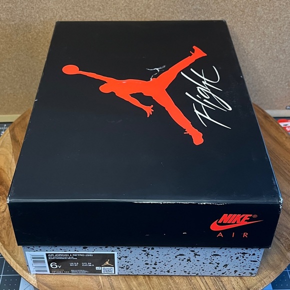 Jordan 4
Grade school
Off white/ military blue
Brand new - Picture 5 of 12